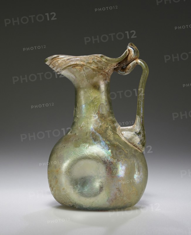 Trefoil Oinochoe; Roman Empire; 3rd - 4th century; Glass; 8.8 x 5.4 cm, 3 7,16 x 2 1,8 in