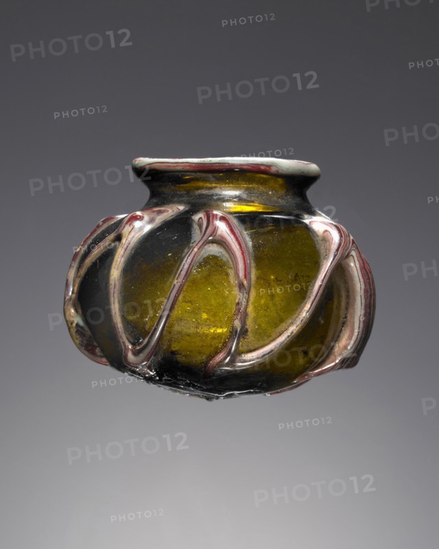 Jar; Eastern Mediterranean; 4th - 5th century; Glass; 3.5 x 4.1 cm, 1 3,8 x 1 5,8 in