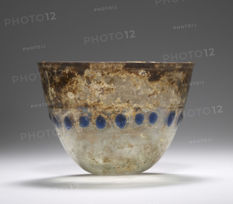 Lamp or Cup; Eastern Mediterranean; 4th century; Glass; 7 x 10 cm, 2 3,4 x 3 15,16 in