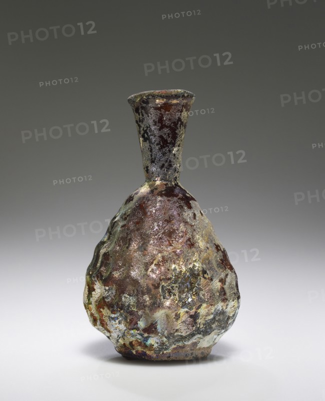 Flask; Eastern Mediterranean; perhaps 7th - 9th century; Glass; 10 x 6 cm, 3 15,16 x 2 3,8 in