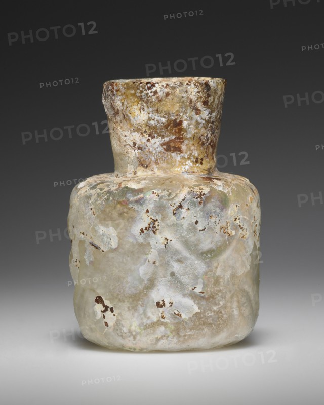 Flask; Eastern Mediterranean; 10th - 12th century; Glass; 5.8 x 4.5 cm, 2 5,16 x 1 3,4 in