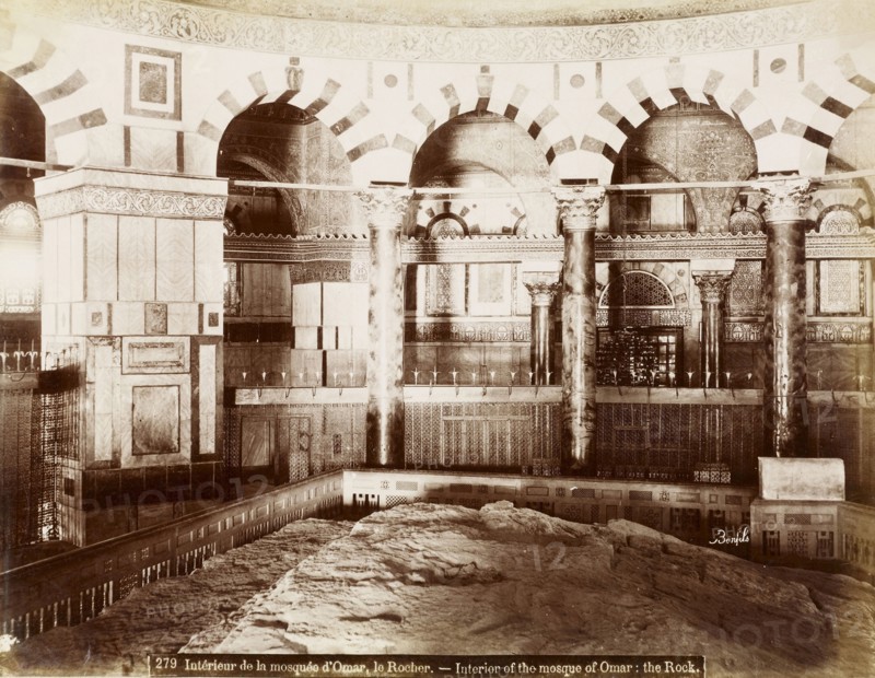 le Rocher, Intérieure de la mosquée d'Omar, orientalist photography, Bonfils, Félix, 1831-1885, 1880s