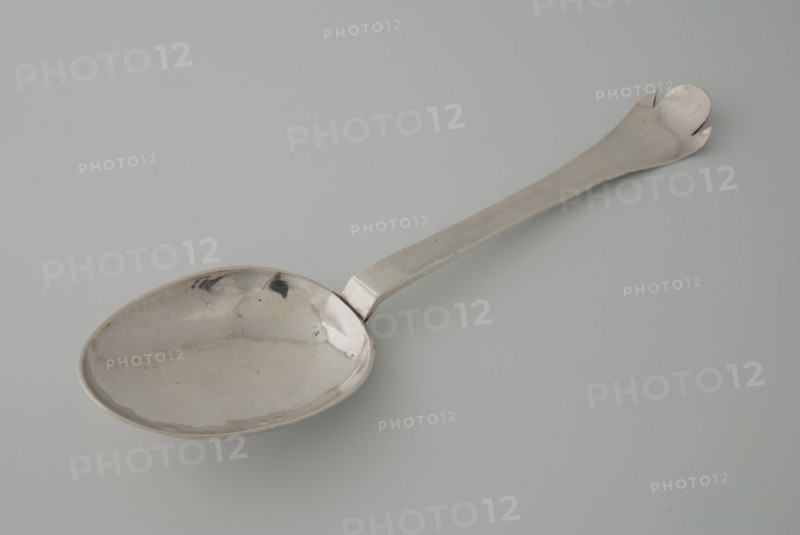 Silver spoon with D. Robertus Macward breakfast on the 5th of June 1681, spoon cutlery silver, forged engraved oval bake