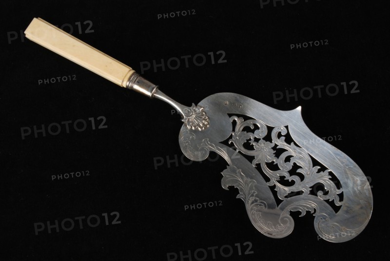 Silver fish scoop with open worked design and ivory stem, fish scoop shovel kitchenware silver ivory, sawn engraved cast