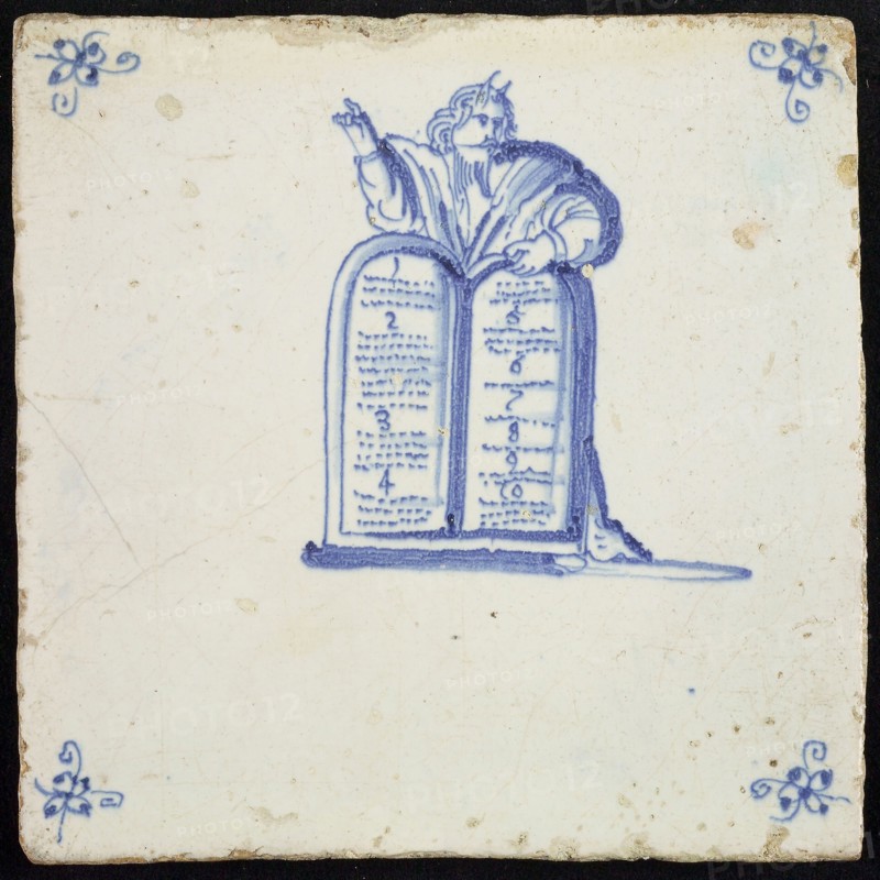 Scene tile with Moses and the ten commandments, blue on white, corner motif spider, wall tile tile sculpture ceramic earthenware
