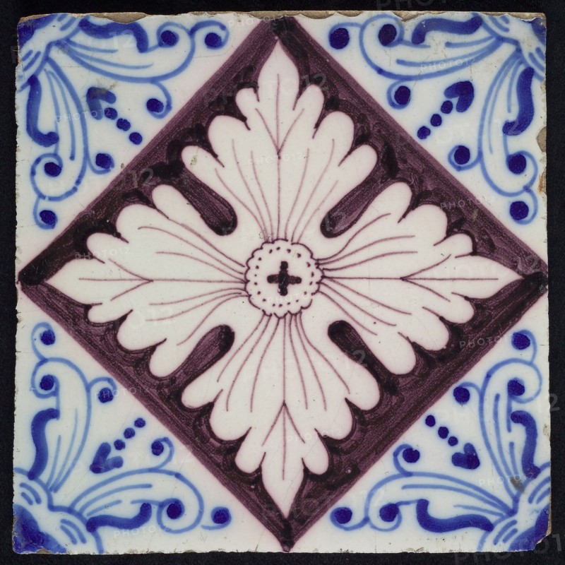 Ornament tile, symmetrical leaf shape, corner motif, ox head, wall tile tile sculpture ceramic earthenware glaze, baked 2x