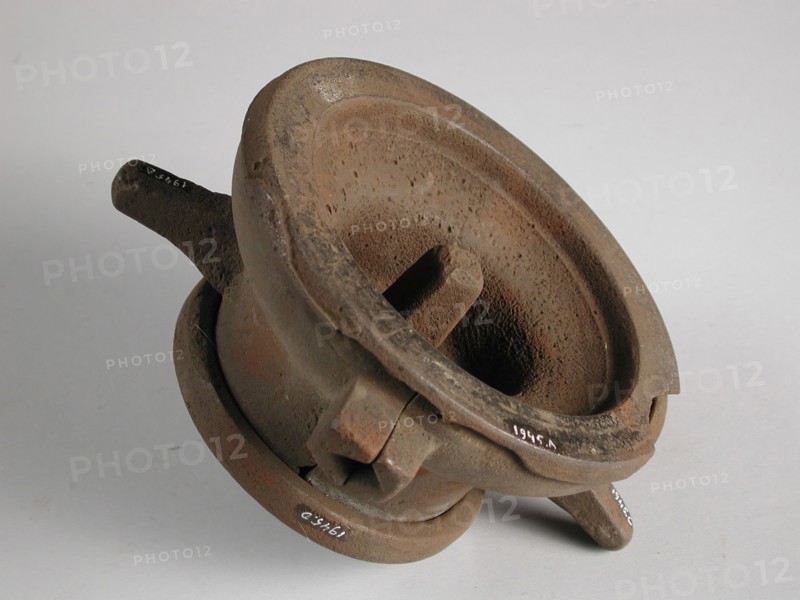 Four-piece cast iron mold for top of pot or jug, mold casting tool tools equipment metal cast iron, cast turned Four-piece