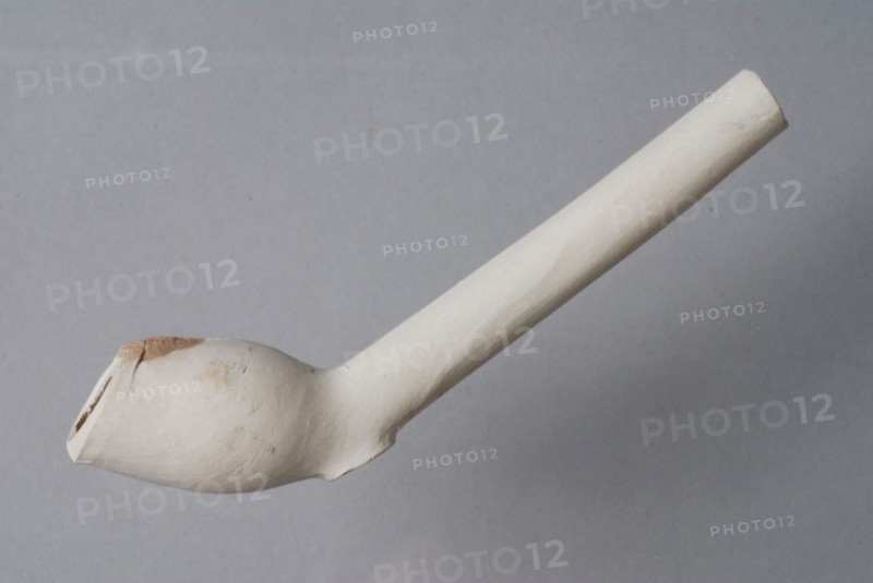 Clay pipe, unnoticed, from the waste from Rotterdam pipe making, clay pipe smoking equipment smoke floor earthenware ceramic