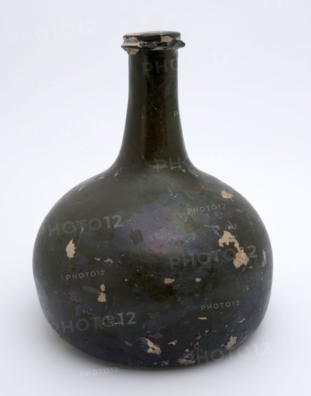 Bulbous bottle, belly bottle bottle holder soil find glass, neck with imposed circumferential convex glass thread, and flattened