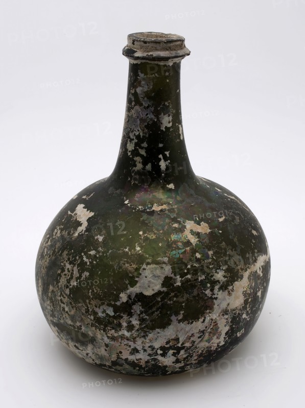 Bulbous bottle, bottle holder soil find glass, neck with imposed all-round sharp glass wire chip and dilated flattened lip