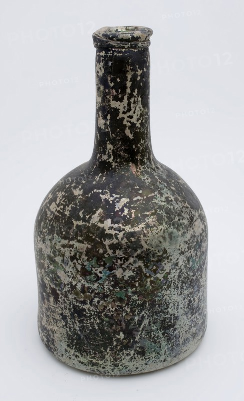 Cylindrical (wine) bottle, clock model, bottle holder soil find glass, free blown and molded in mold blown glass application