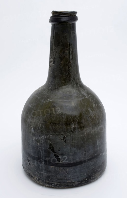 Cylindrical (wine) bottle, clock model, bottle holder bottomfound glass, free blown and molded in mold blown glass application