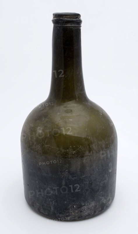 Cylindrical (wine) bottle, clock model, bottle holder soil find glass, free blown and molded in mold blown glass application
