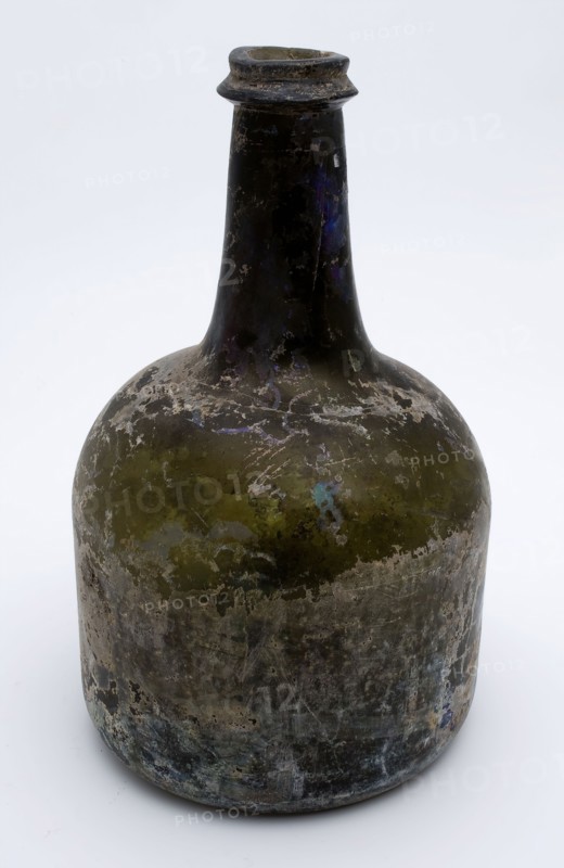 Cylindrical wine bottle, clock model, wine bottle bottle holder soil find glass, free blown and molded in mold blown glass