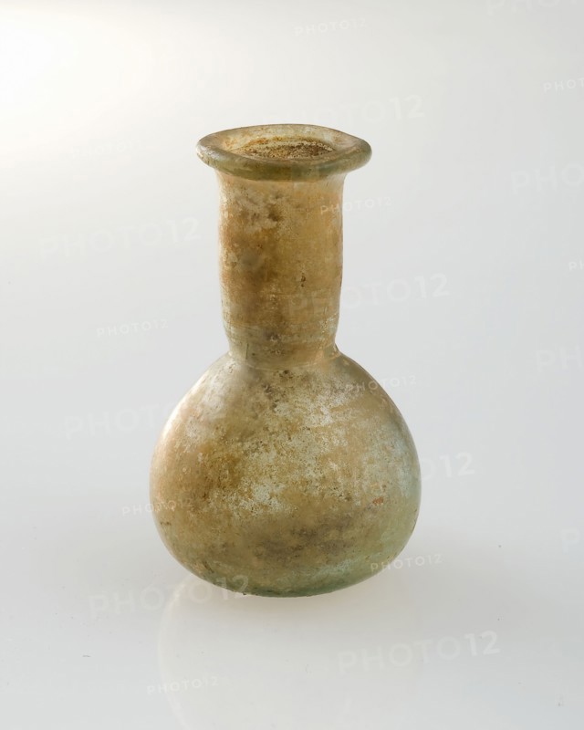 Very small belly bottle with shallow soul in greenish glass, medicine bottle bottle holder soil find glass, free blown