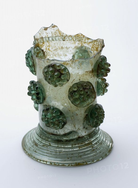 Fragment of soil, stem and calyx of roemer, roemer drinking glass drinking utensils tableware holder soil find glass forest
