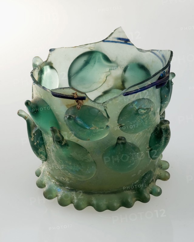 Fragment of the foot, soil and chalice of berkemeier with thorn buds, drinking glass drinking utensils tableware holder fragment