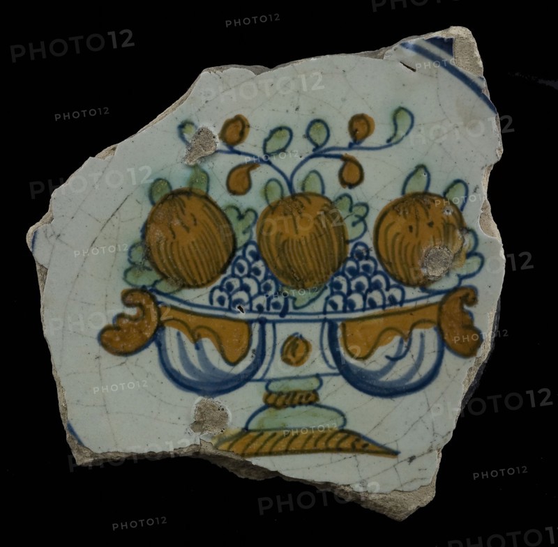 Fragment of the majolica dish, polychrome, fruit bowl on foot with grapes and apples, plate crockery holder soil find ceramic