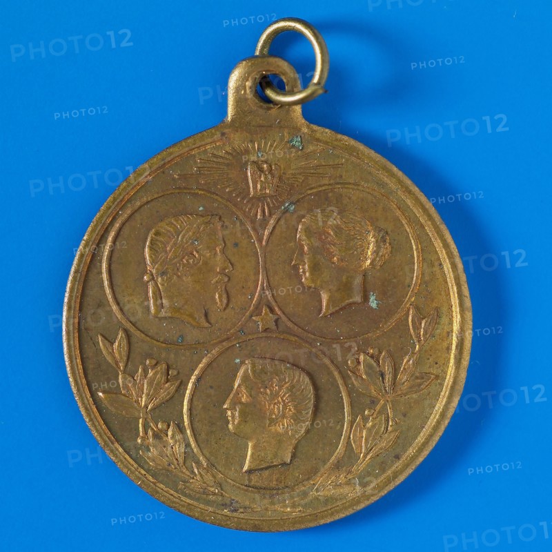 Medal remembrance world exhibition 1867 in Paris, bearer penny identification bearer copper, three medallions with portraits