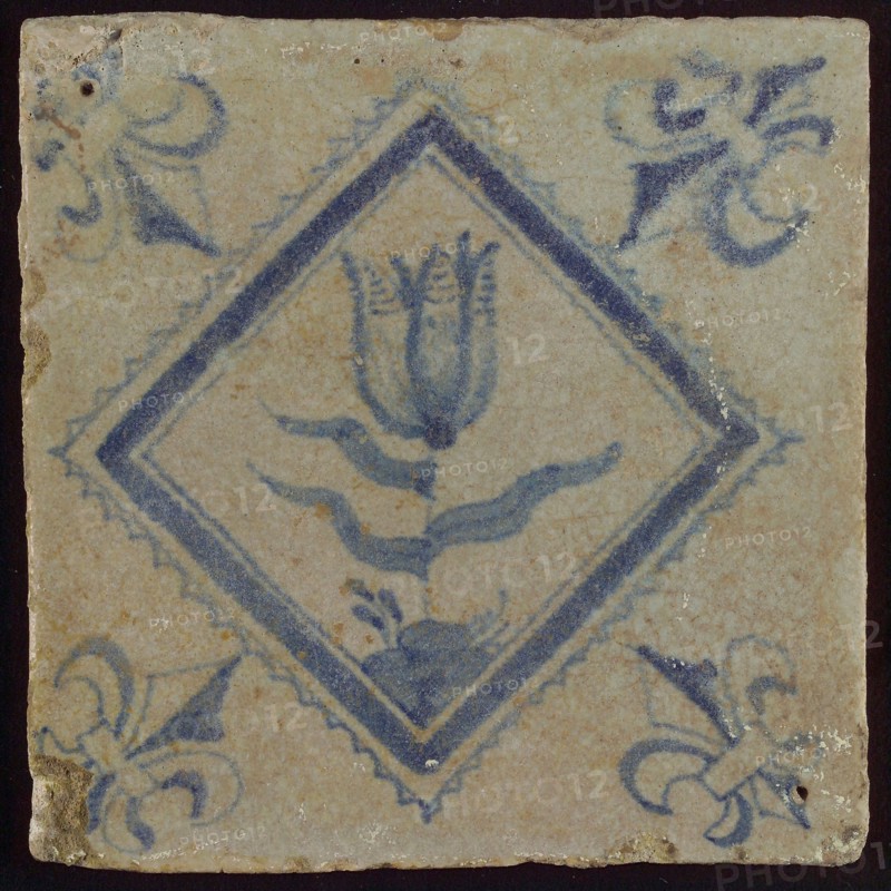 Tile, tulip on ground in blue on white, inside serrated square, corner pattern french lily, wall tile tile sculpture ceramic