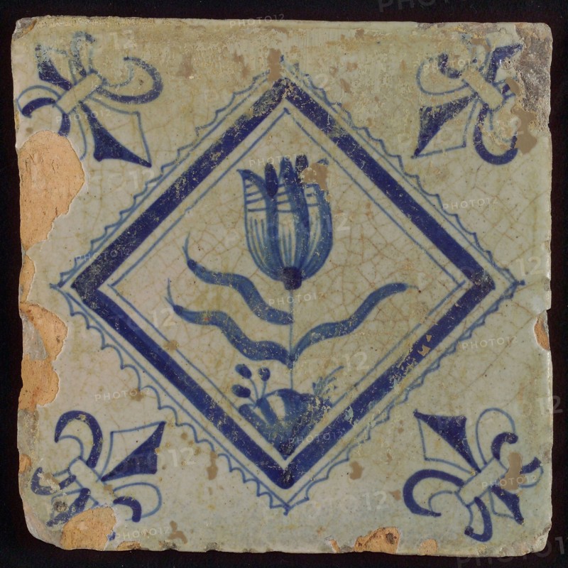 Tile, tulip on ground in blue on white, inside serrated square, corner pattern french lily, wall tile tile footage ceramic