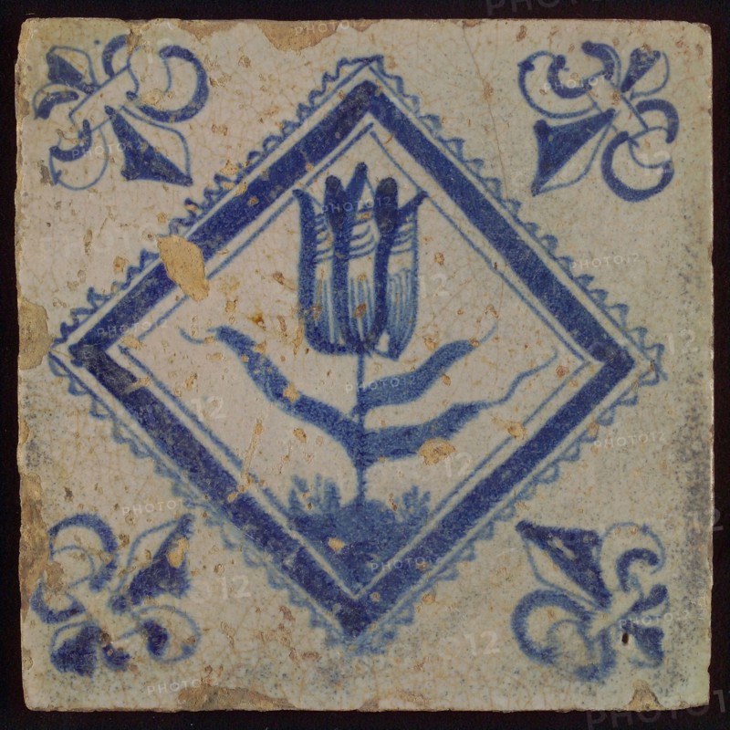 Tile, tulip on ground in blue on white, inside serrated square, corner pattern french lily, wall tile tile sculpture ceramic