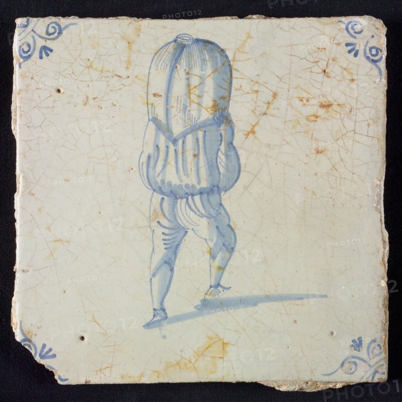 Tile, blue with sack carrier seen on the back, corner patterned ox-head, wall tile tile sculpture ceramic earthenware glaze