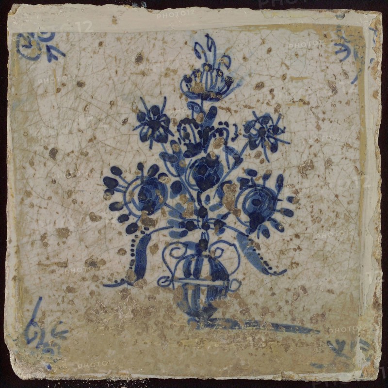 Tile, flower pot in blue on white, corner pattern ox head, wall tile tile sculpture ceramic earthenware glaze, baked 2x glazed