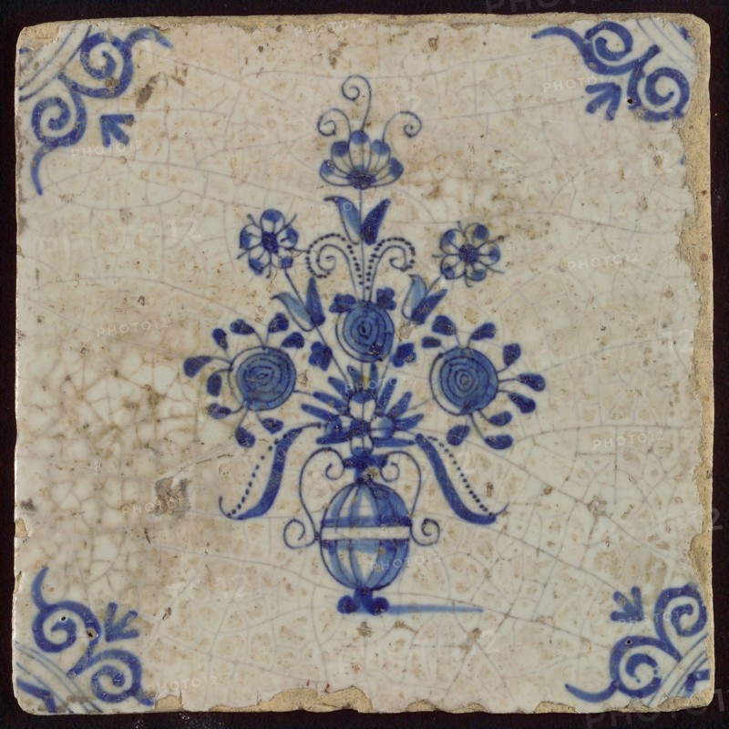 Tile, flowerpot in blue on white, corner motif oxenkop, fine painting, wall tile tile sculpture ceramic earthenware glaze, baked