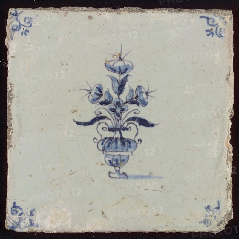 Tile, small flower pot in blue on white, corner pattern small ox head, wall tile tile sculpture ceramic earthenware glaze, baked