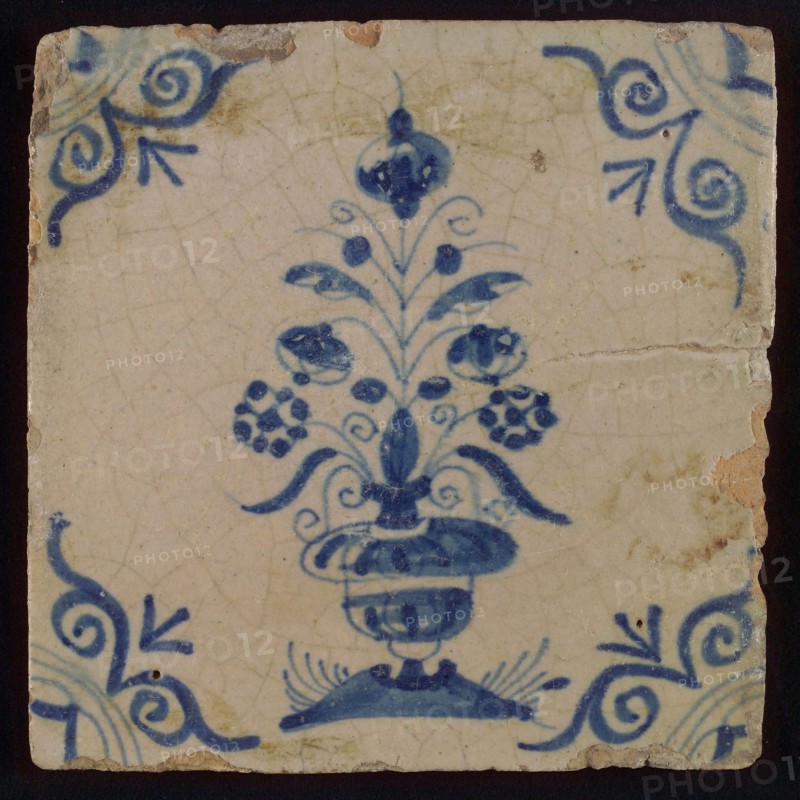 Tile, flower pot in blue on white, corner motif large ox-head, wall tile tile sculpture ceramic earthenware glaze, baked 2x