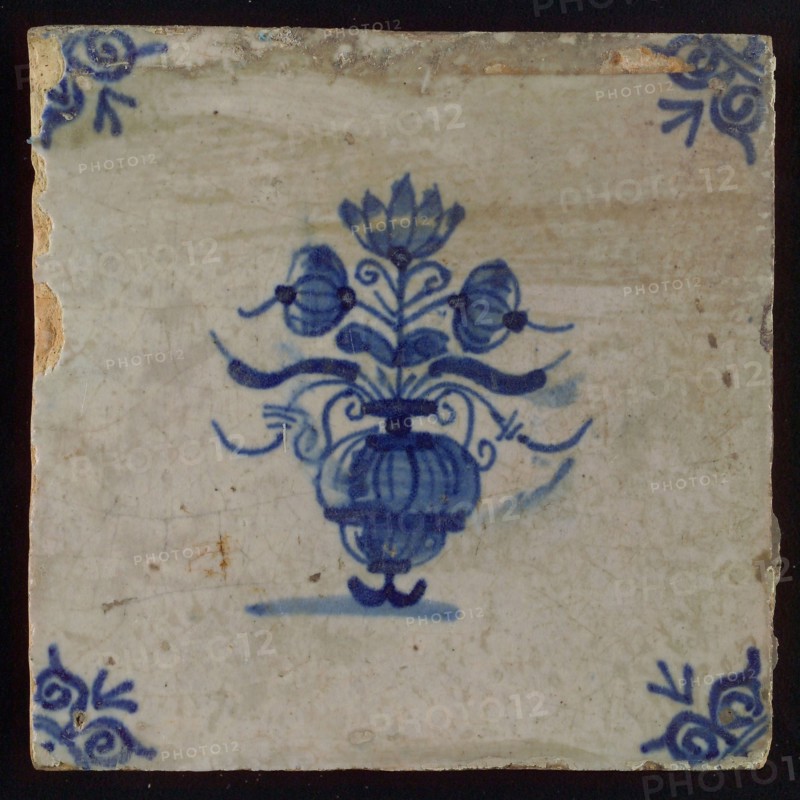 Tile, flower pot in blue on white, corner pattern ox head, wall tile tile sculpture ceramic earthenware glaze, baked 2x glazed