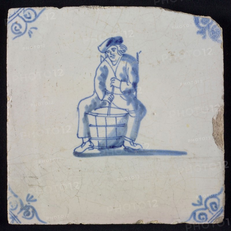 Occupation tile, blue with seated man, movable or churning in barrel, corner motif oxen head, wall tile tile sculpture ceramic
