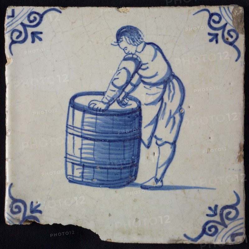 Occupation tile, blue with cooper that closes bowl, corner motif of ox's head, wall tile tile sculpture ceramic earthenware