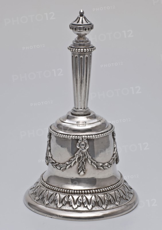 Silversmith: Johannes La Blanc, Bell-shaped, silver bell with clapper, decorated with leaf garlands, acanthus leaf motifs and