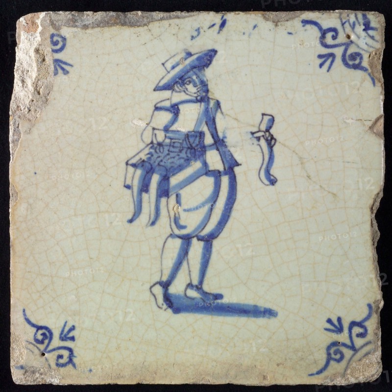 Occupation tile, blue with hawker with chest with merchandise on the hip, corner motif ox's head, wall tile tile sculpture