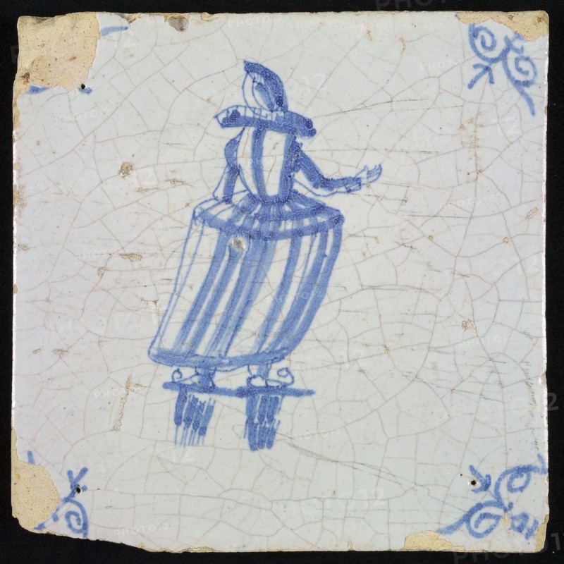 Figure tile, blue with skating lady with millstone collar seen from behind, corner motif oxen head, wall tile tile sculpture