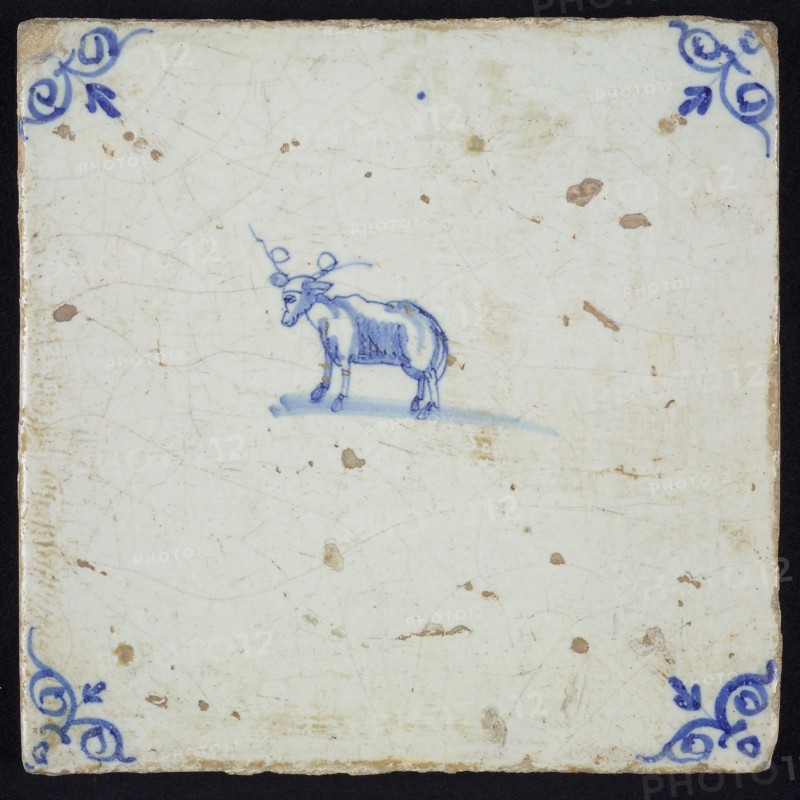 Animal tile, deer to the left, in ox on white, corner patterned ox-head, wall tile tile sculpture ceramic earthenware glaze