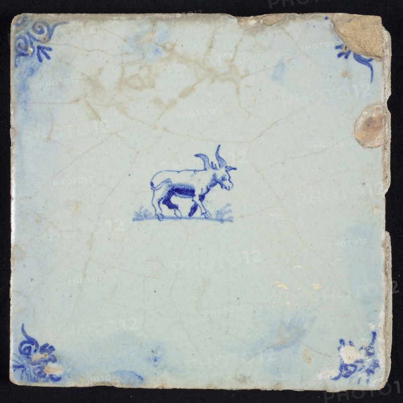 Animal tile, running ox to the right, in blue on white, corner motif oxen head, wall tile tile sculpture ceramic earthenware