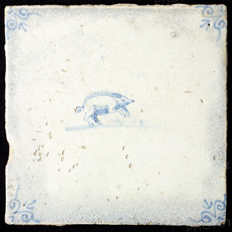 Animal tile, jumping boar to the right, in blue on white, corner motif oxen head, wall tile tile sculpture ceramic earthenware