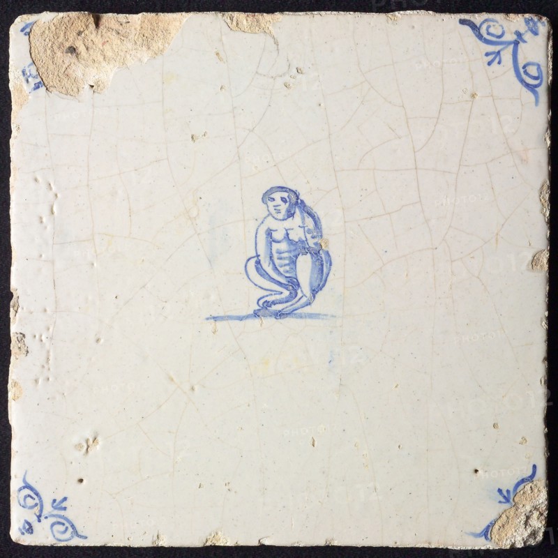 Animal tile, sitting monkey to the left, in blue on white, corner patterned ox-head, wall tile tile sculpture ceramic