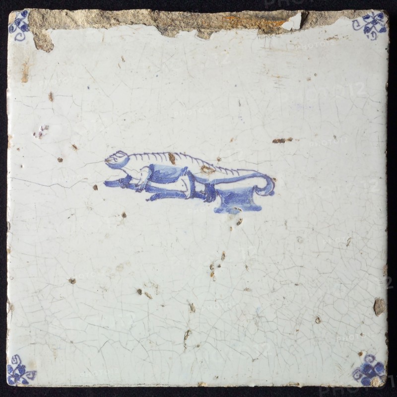 Animal tile, crocodile left, in blue on white, corner motif spider, wall tile tile sculpture ceramic earthenware glaze, baked 2x