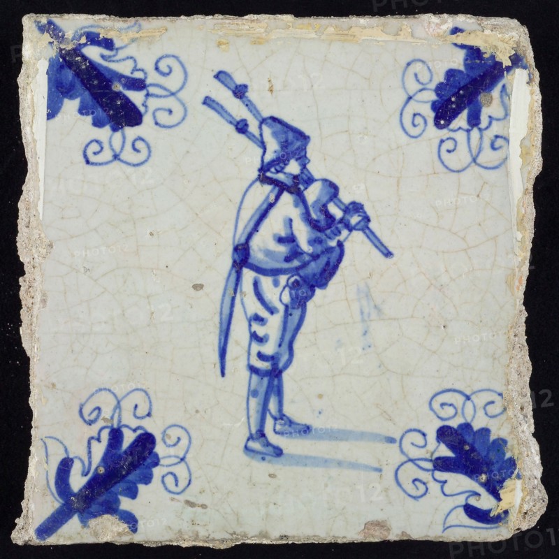 Figure tile, blue with bagpipe player, corner motif, vane leaf, wall tile tile sculpture ceramic earthenware glaze, baked 2x
