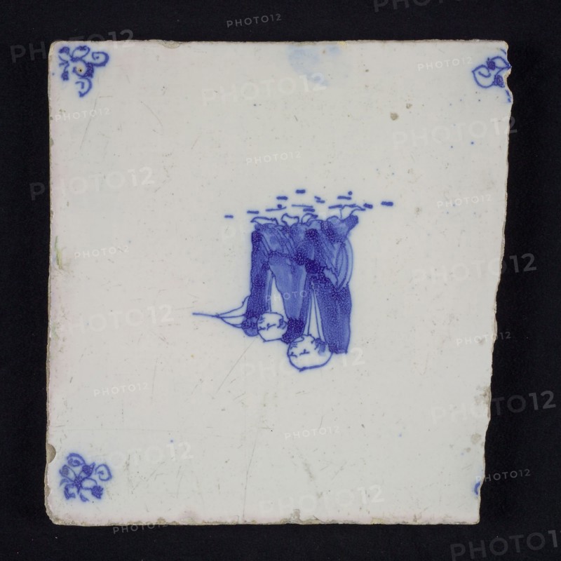 Figure tile, blue with two Chinese with kimonos, corner motif spider, wall tile tile sculpture ceramic earthenware glaze, baked