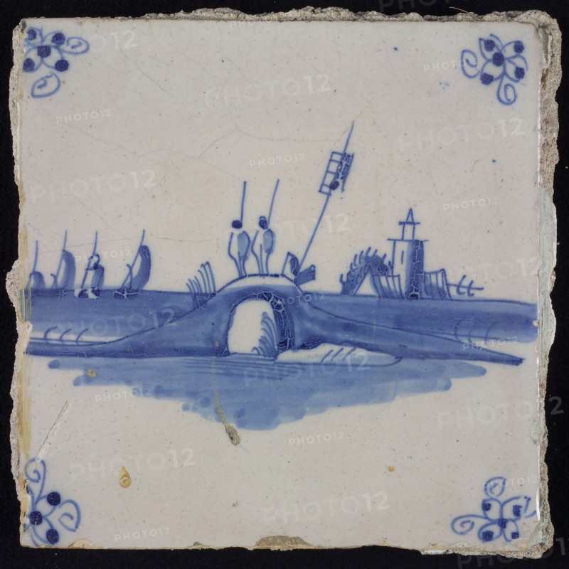 Scene tile, blue with landscape with an arch bridge with two fishermen, corner motif spider, wall tile tile footage ceramic