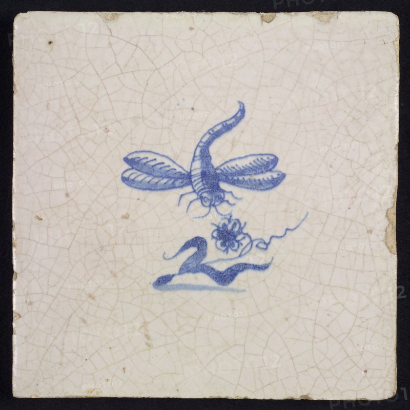 Animal tile, flying dragonfly above flower, in blue on white, without corner motif, wall tile tile sculpture ceramic earthenware
