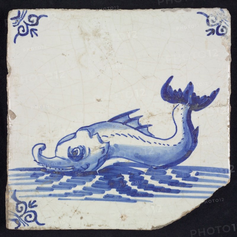Animal tile, sea-washed in continuous water to the left, in blue on white, corner motif of ox-head, wall tile tile sculpture