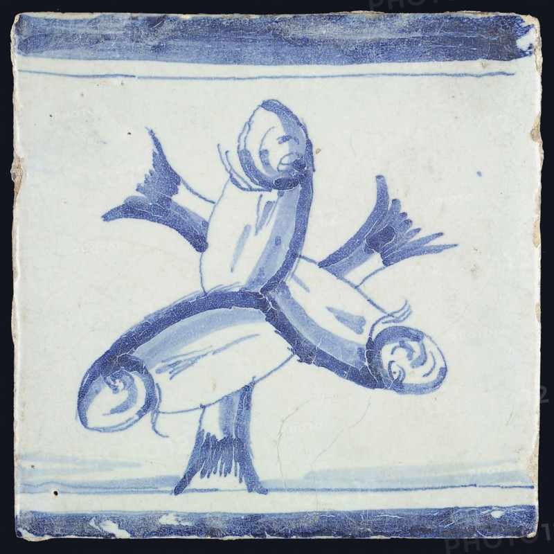 Tile, in blue on white, three crossed fish placed between blue top and bottom edge, wall tile tile sculpture ceramic earthenware