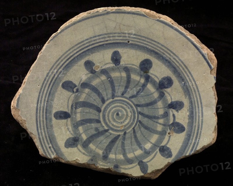 Fragment majolica plate, blue on white, flower rosette in the middle, plate crockery holder soil find ceramic earthenware glaze