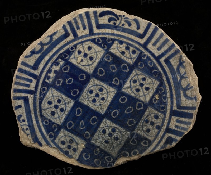 Fragment majolica plate, blue on white, chessplate decor, border in Wanli style, plate dish crockery holder soil find ceramics